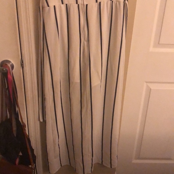 One piece set perfect for brunch, a night at a lounge, or dancing at the club. - Picture 4 of 4